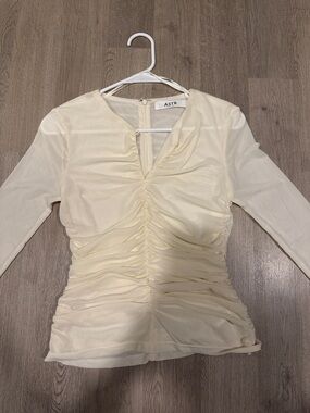 ASTR Cream Ruched V-Neck Long Sleeve Top